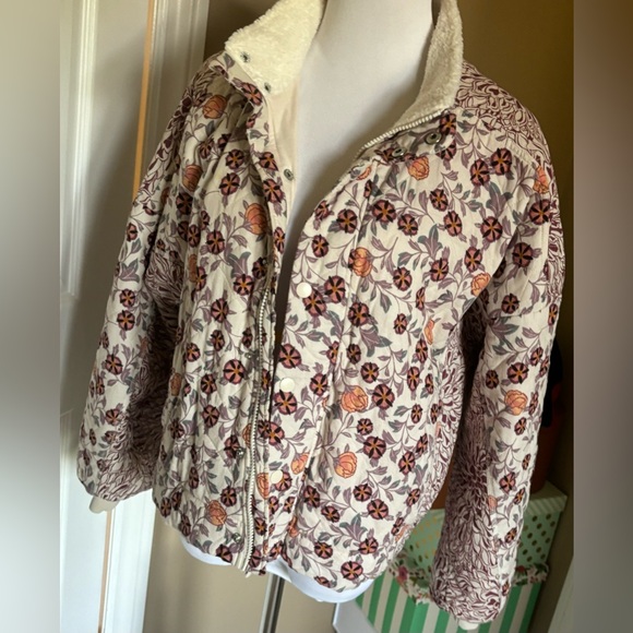 Anthropologie quilted jacket. Like new condition. - Picture 2 of 8